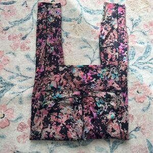 Lululemon leggings size 4 with pockets